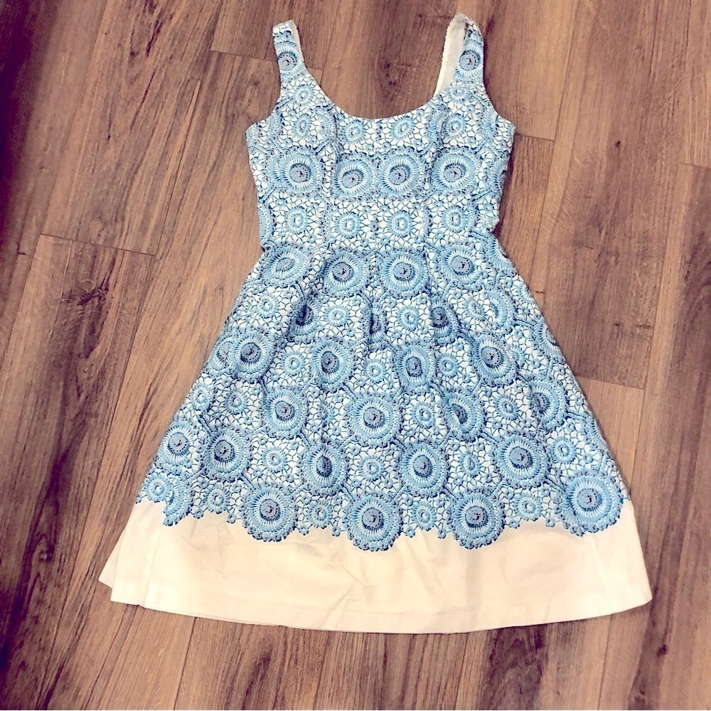 EUC Nine West fit and flare blue sleeveless dress size 2